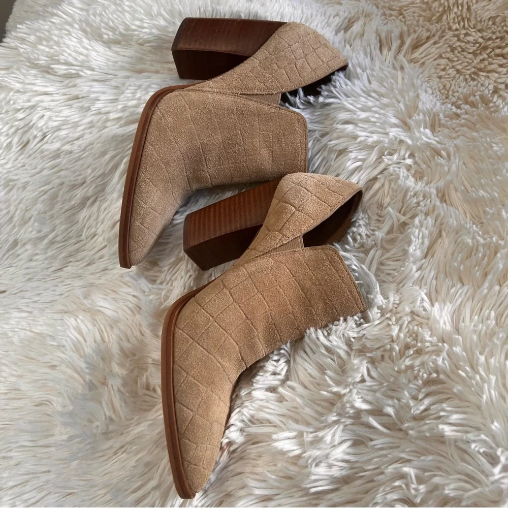 Vince Camuto cintella ankle heeled Boots‎ size 8.5
